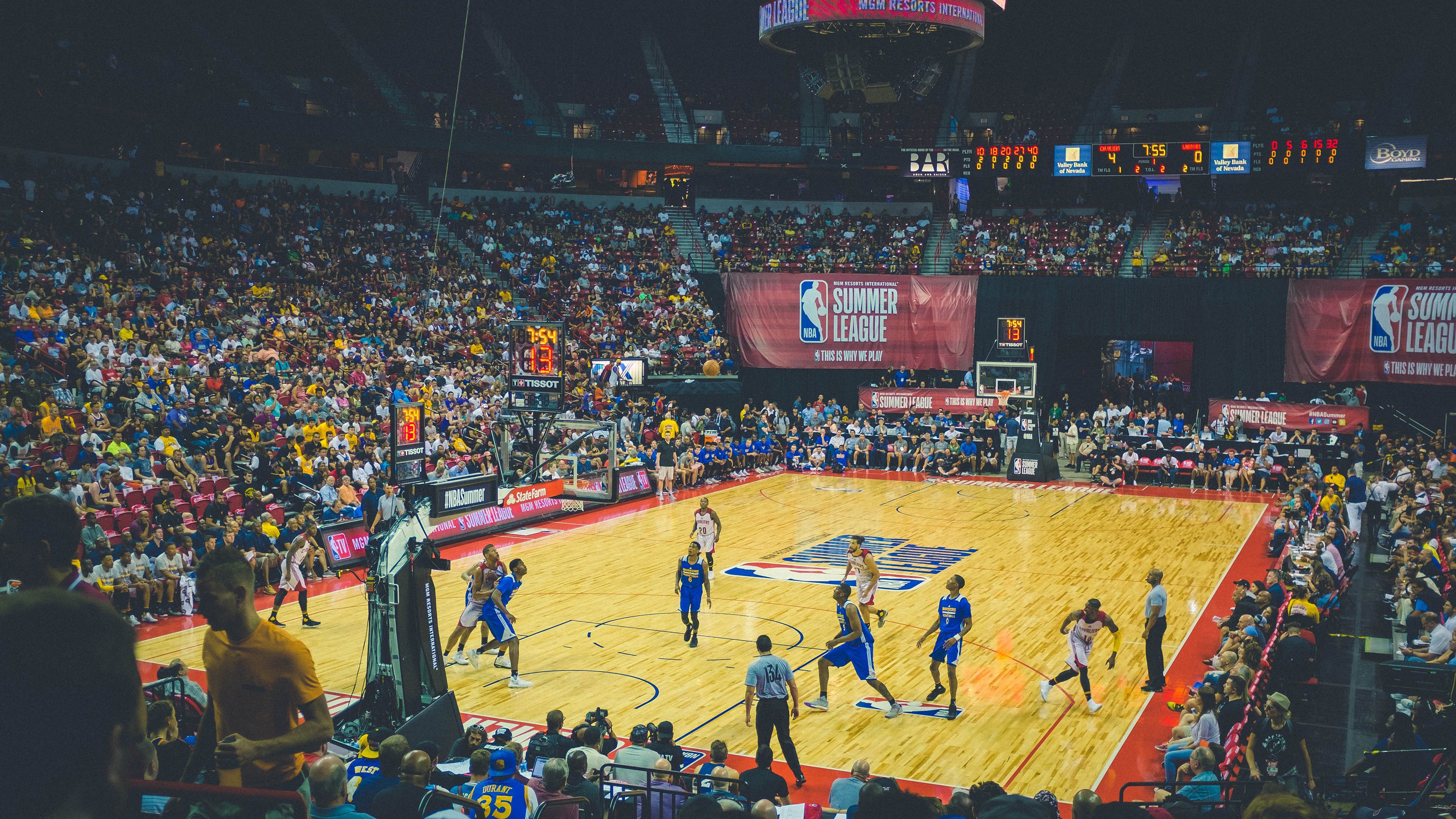 2026世界杯之夜，詹姆斯统治全场，当篮球之王踏上绿茵之巅