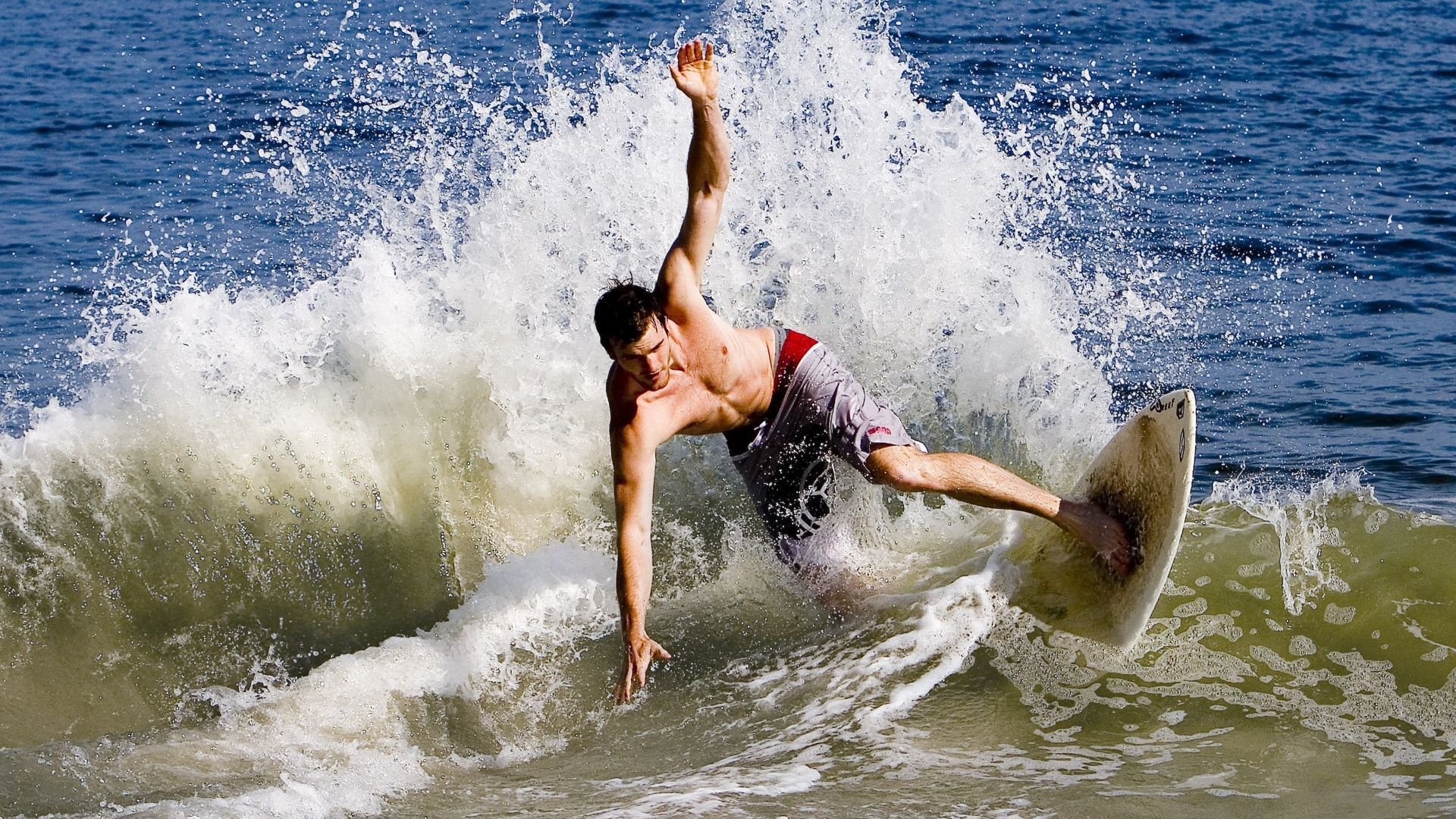 开云体育在线-爵士正面击溃上海队，杰伦格林成为关键先生